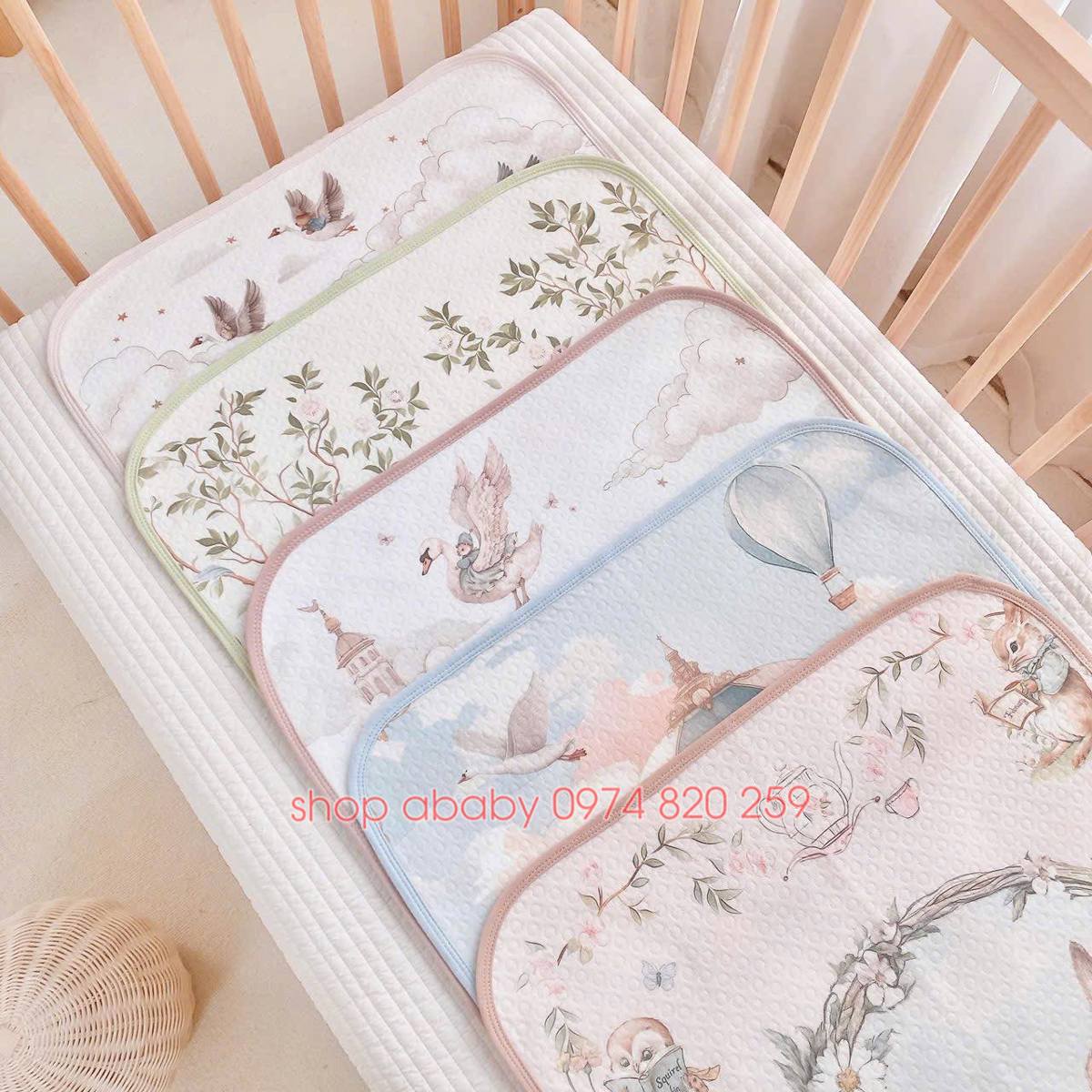 Lót chống thấm họa tiết cổ tích XH29 (50x70xm)