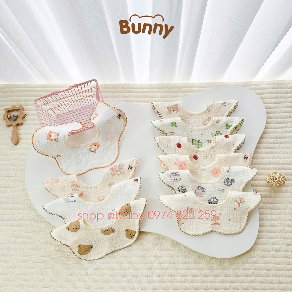 Yếm tròn bấm cúc có viền Bunny