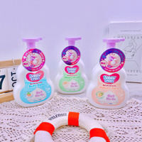 Bọt tắm gội Bobby Chan